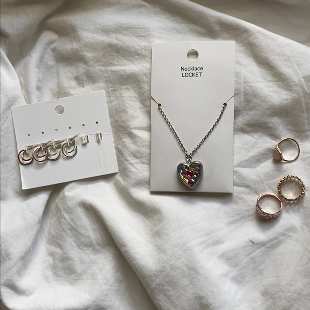 Bundle of jewelry